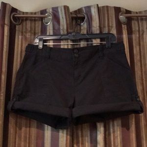 Sanctuary black cargo shorts in size 29